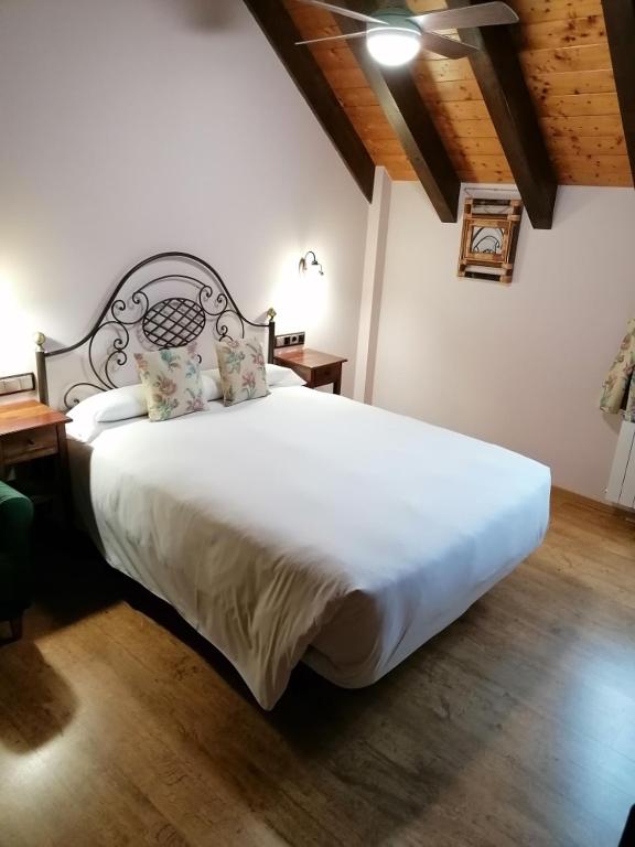 Postel nebo postele na pokoji v ubytování Hotel Casa Arcas