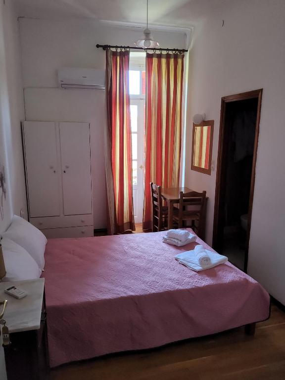 Ένα ή περισσότερα κρεβάτια σε δωμάτιο στο Ξενοδοχείο 'ΠΑΛΛΑΔΙΟΝ' Hotel 'PALLADION'