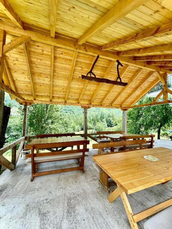 Fotografie z fotogalerie ubytování LAZER ÇARDAKU Guesthouse v destinaci Valbonë