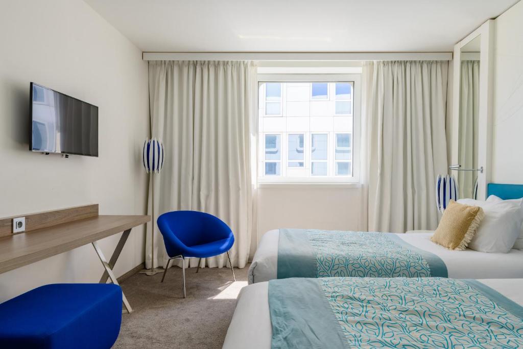Postel nebo postele na pokoji v ubytování Golden Tulip Marseille Euromed