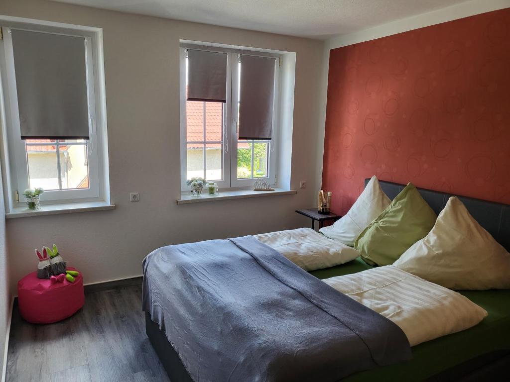 a bedroom with two beds and two windows at Gemütliches Ferienhaus - PENTER in Habrachćicy