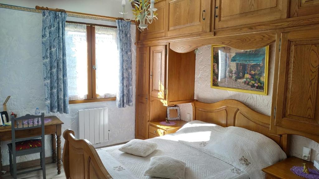 La pinède de Manon Chambre et table d'hôtes - Family Room With Shared Bathroom