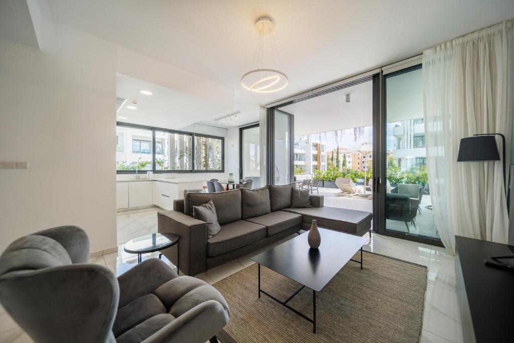 Downtown Park - Executive Three-Bedroom Cabana