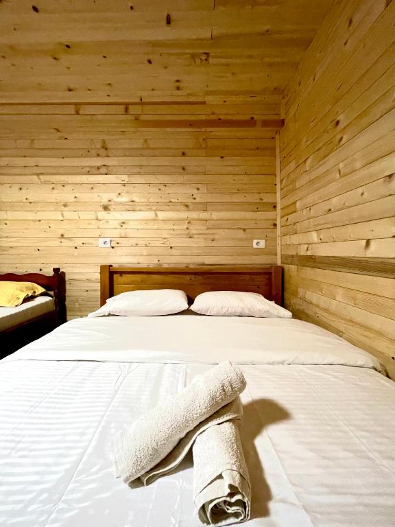 Postel nebo postele na pokoji v ubytování LAZER ÇARDAKU Guesthouse