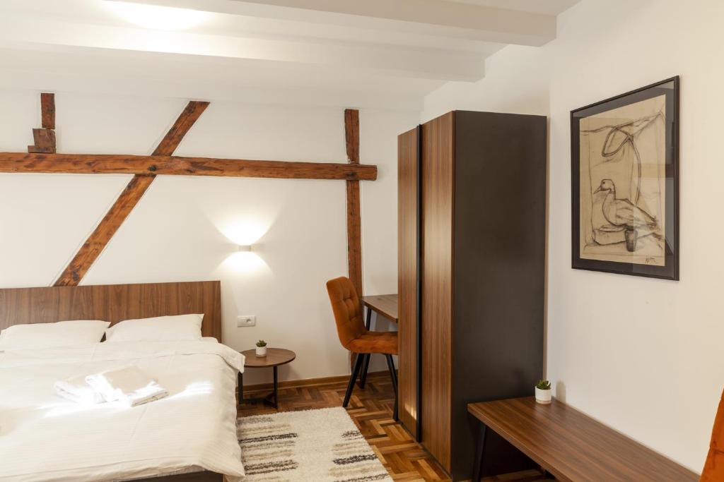 Postel nebo postele na pokoji v ubytování Prenoćište Omega Luxury