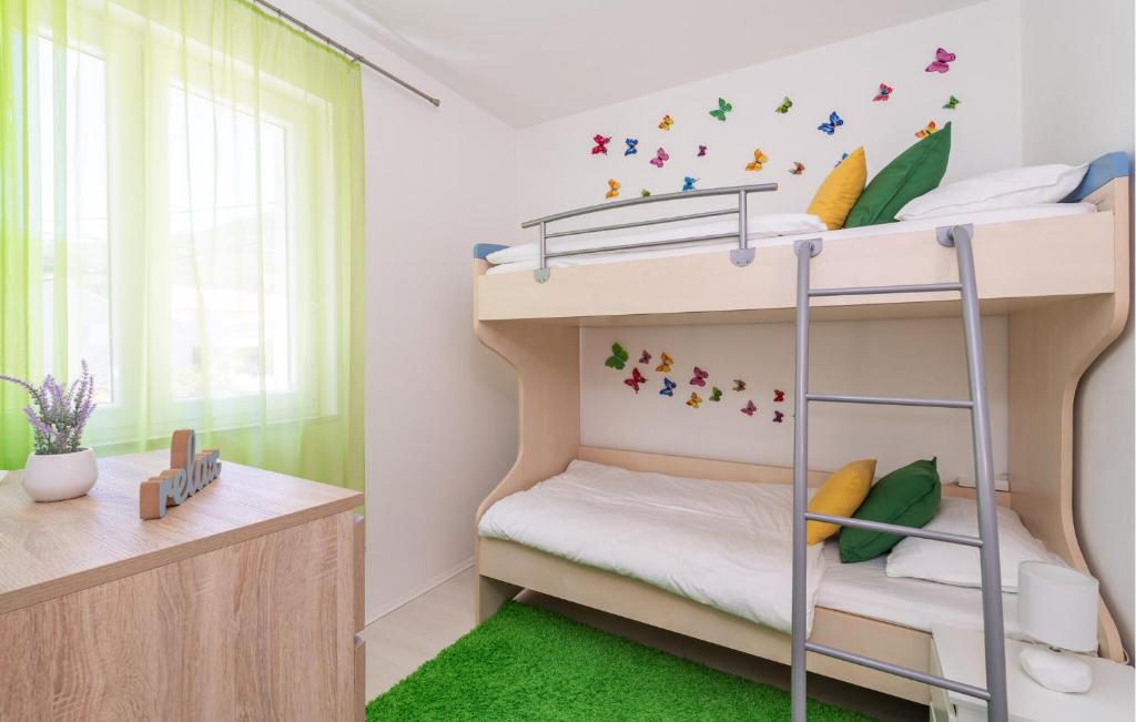 Posteľ alebo postele v izbe v ubytovaní Awesome Apartment In Zaton Mali