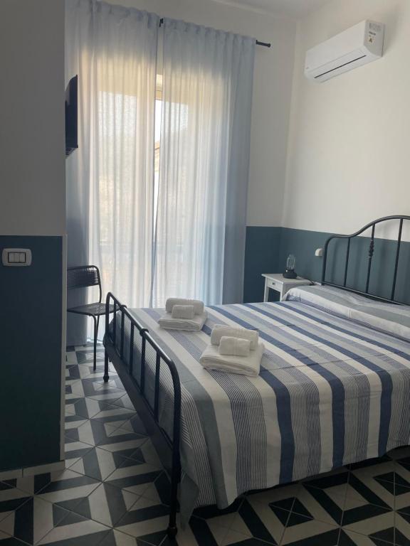 Postel nebo postele na pokoji v ubytování DONNA MARIA