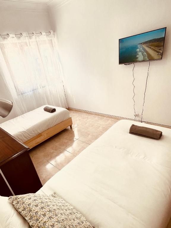 Happy Holiday Cascais - Home - Double Or Twin Room With Shared Bathroom