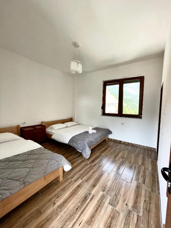 Postel nebo postele na pokoji v ubytování LAZER ÇARDAKU Guesthouse