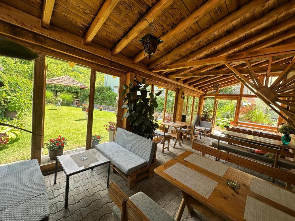 Zahrada ubytování Vila Veljković - Sobe & apartmani " Ljupče "