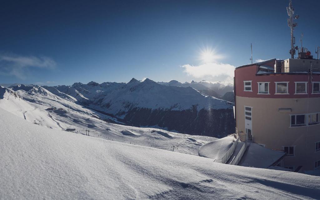 Hotel Joseph's House by Mountain Hotels v zimě