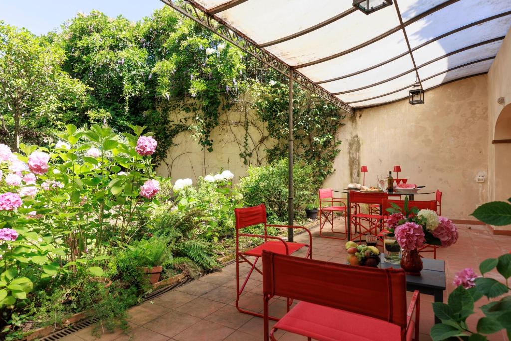 Florence Huge Apartment with Private Garden