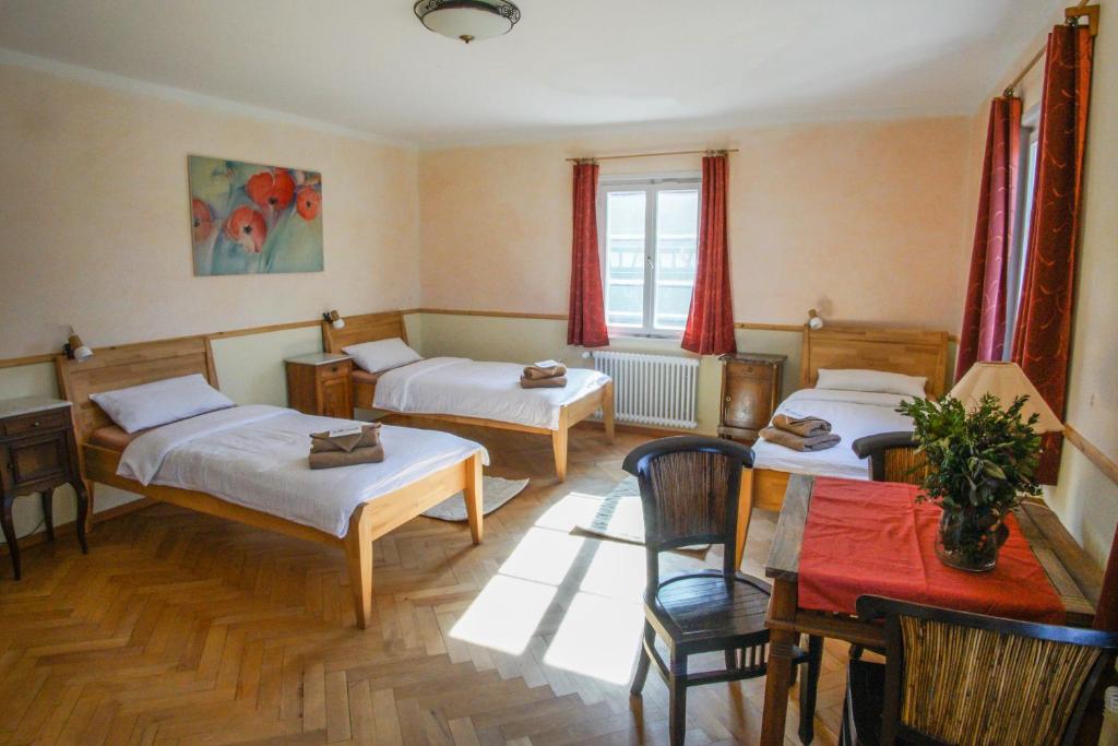 Hotel & Tagungszentrum Schloss Hohenfels - Habitación Triple Básica Con Baño Compartido