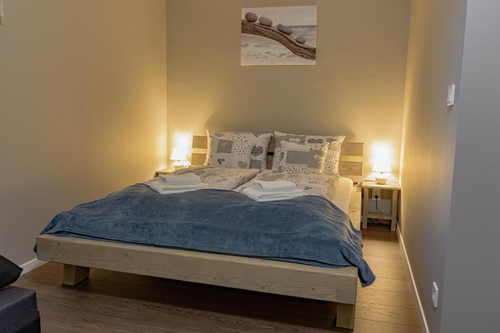 Postel nebo postele na pokoji v ubytování Szélcsengő Wellness Vendégház