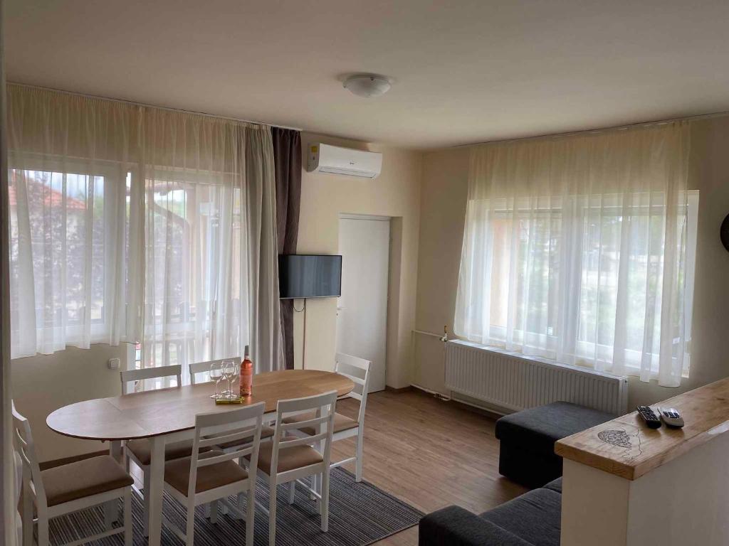 Fotografia z galérie ubytovania Apartment in Balatonboglar/Balaton 18194 v destinácii Balatonboglár