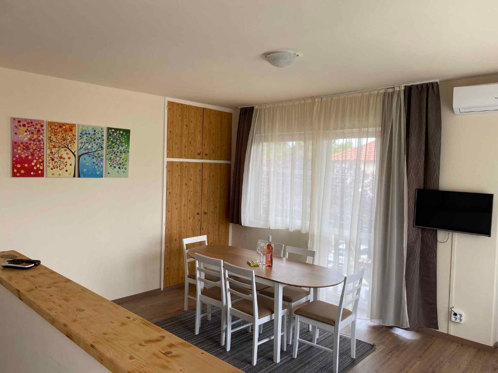 Fotografia z galérie ubytovania Apartment in Balatonboglar/Balaton 18194 v destinácii Balatonboglár