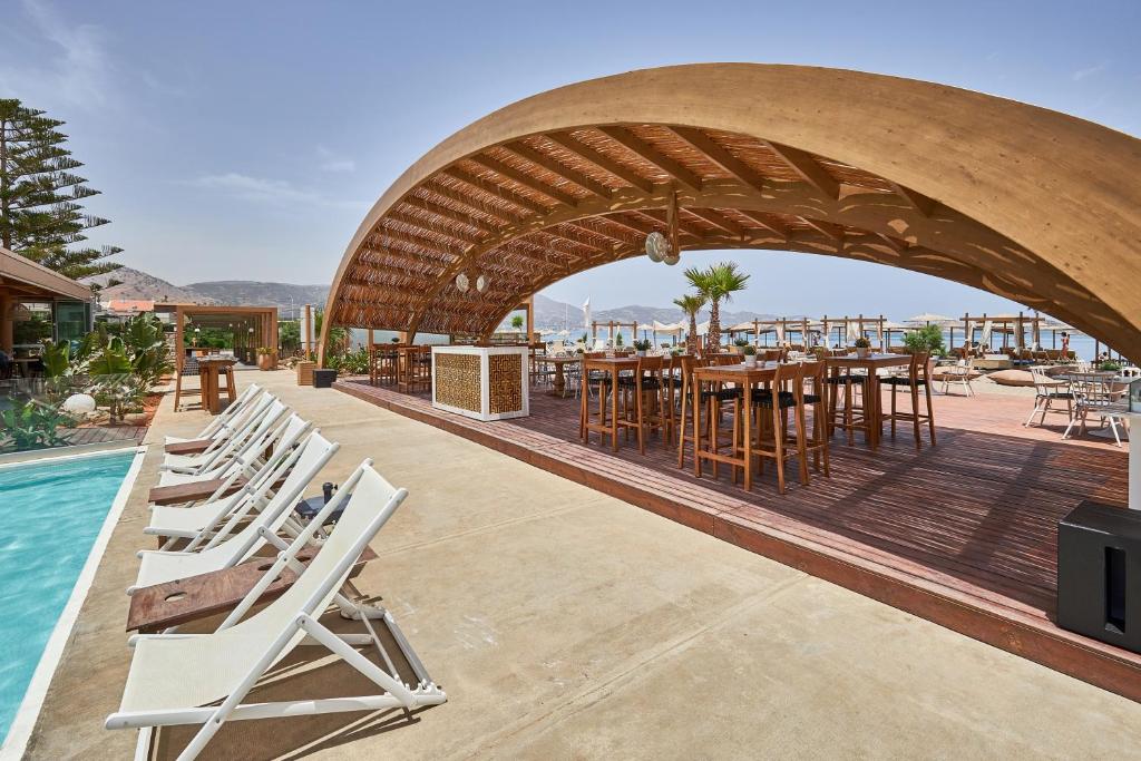 Bazén v ubytování Enorme Teatro Beach nebo v jeho okolí