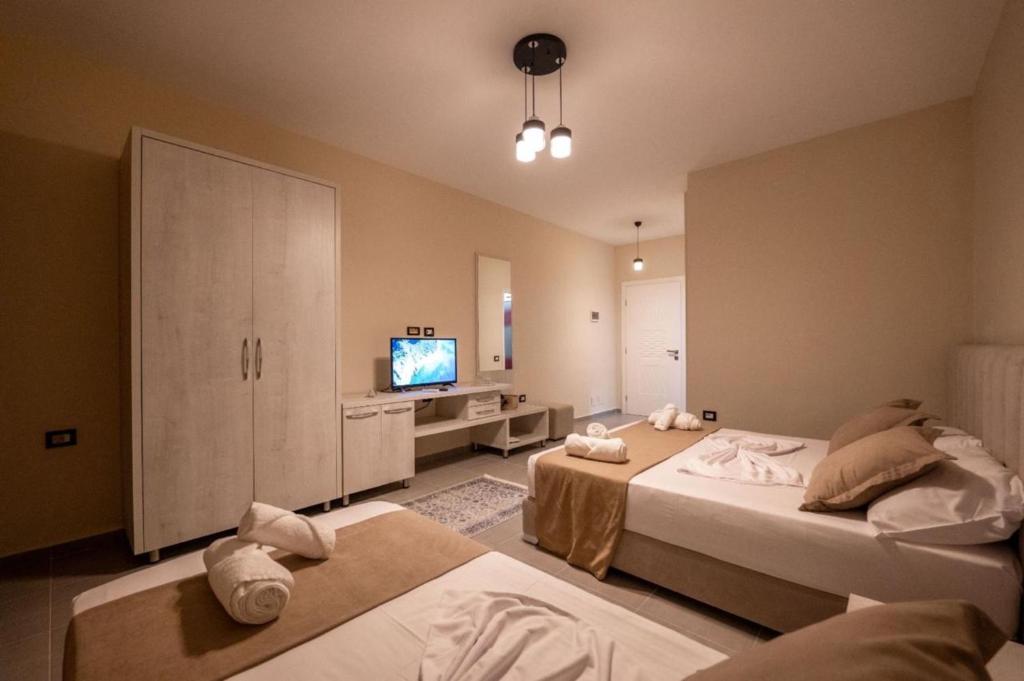 TV a/nebo společenská místnost v ubytování Altobelo Hotel