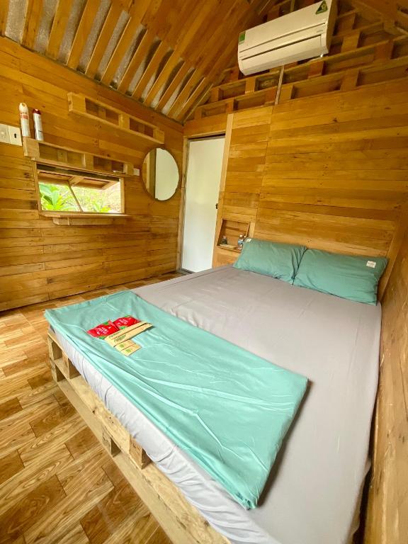 Postel nebo postele na pokoji v ubytování Mèo Home - Bụi Homestay