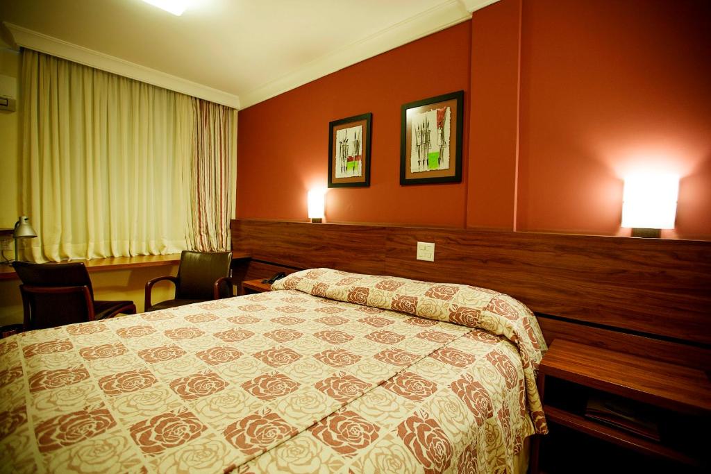  Eston Hotel