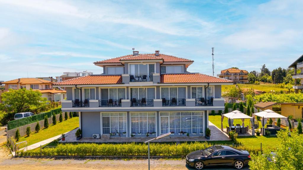 a house with a car parked in front of it at La Mansión in Lozenets
