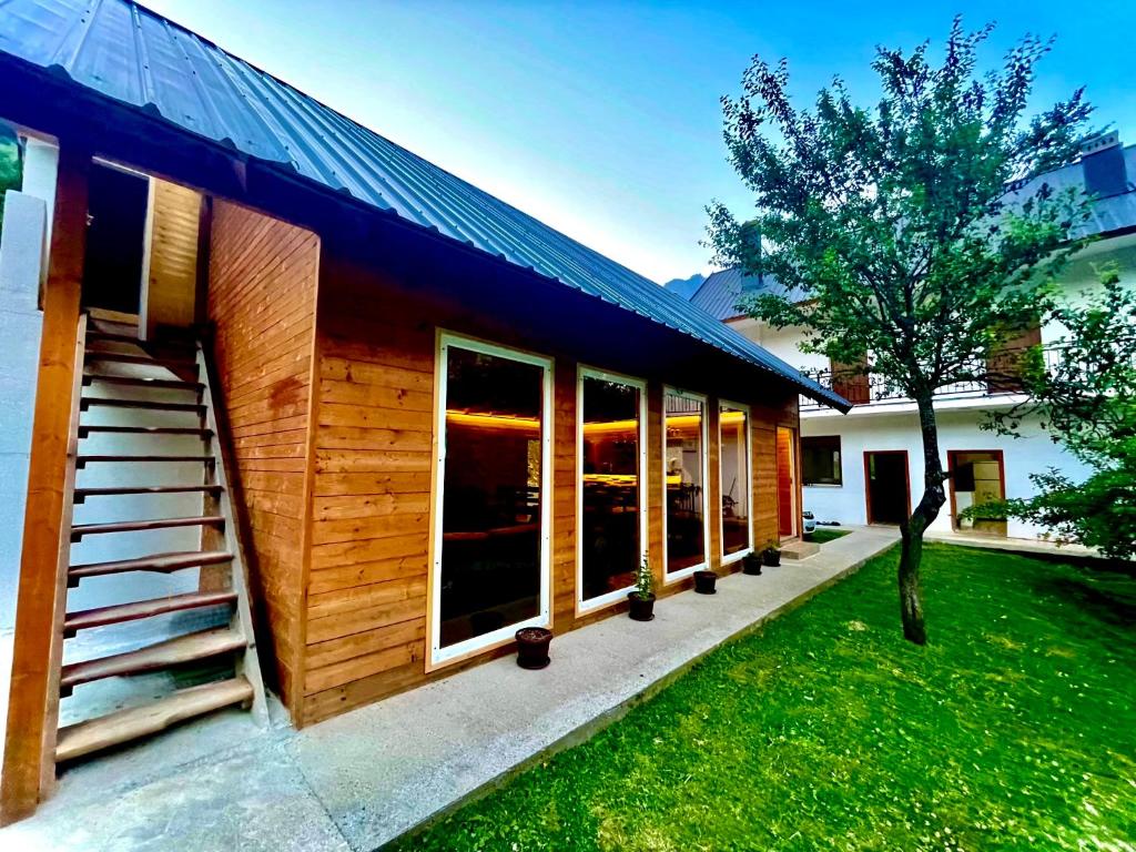 LAZER ÇARDAKU Guesthouse