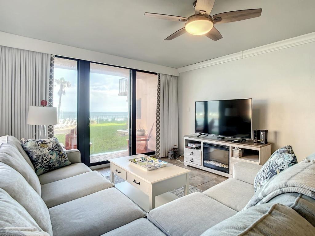 Photo inspiration: Picture Idea: Ground Floor Oceanfront Steps To The Pool Beach Sunrise 103
