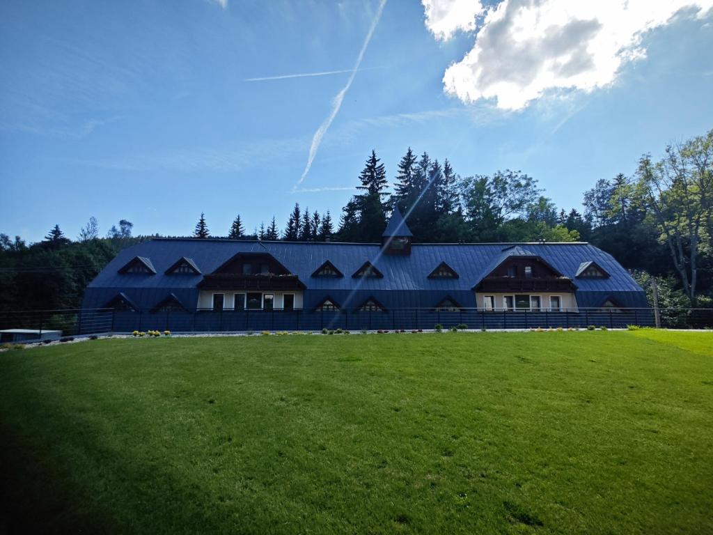 Budova, kde se aparthotel nachází