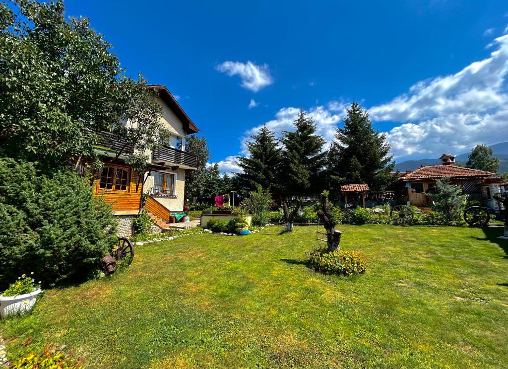 Zahrada ubytování Guest House Rila