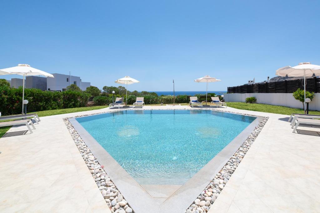 Swimmingpoolen hos eller tæt på Villa Melodia, 4 Bedroom Villa with Private Pool