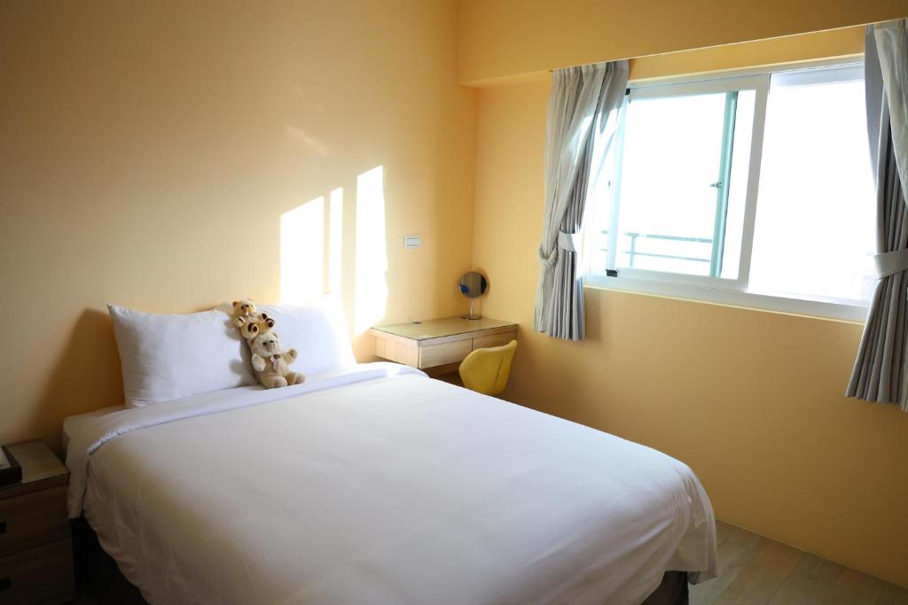 Rúm í herbergi á Ding Dong Homestay