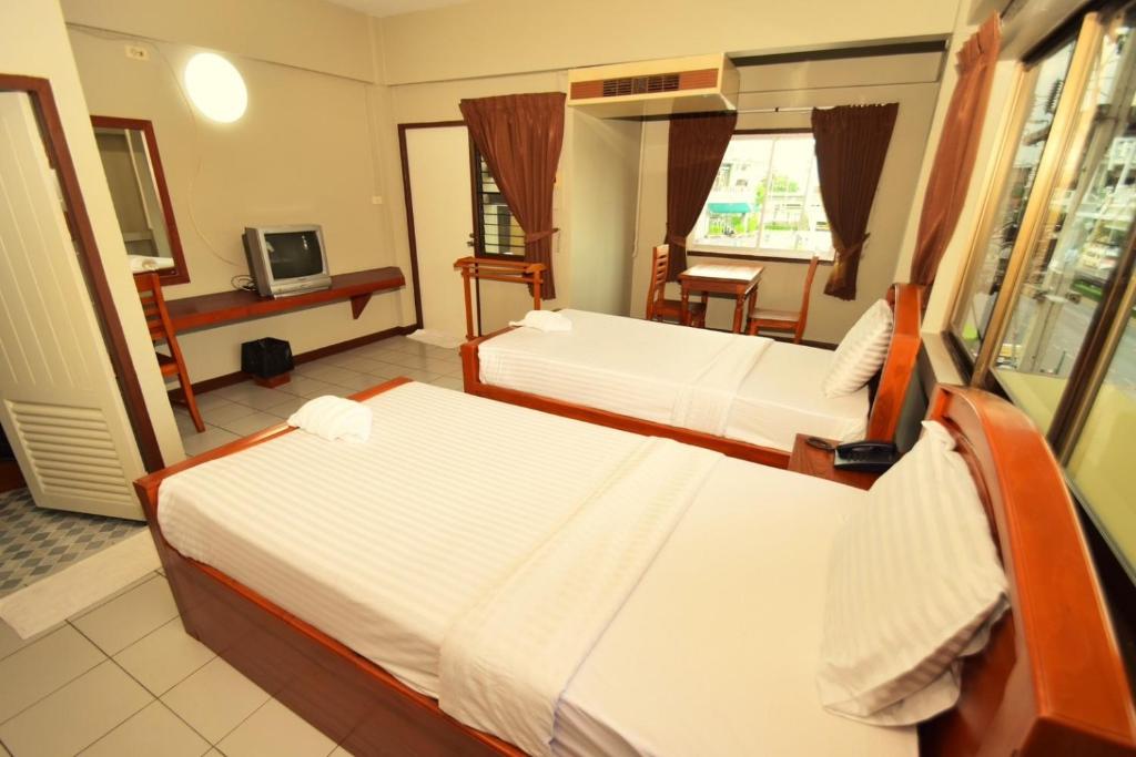 TV a/nebo společenská místnost v ubytování Best LD Hotel โรงแรมเบส แอลดี