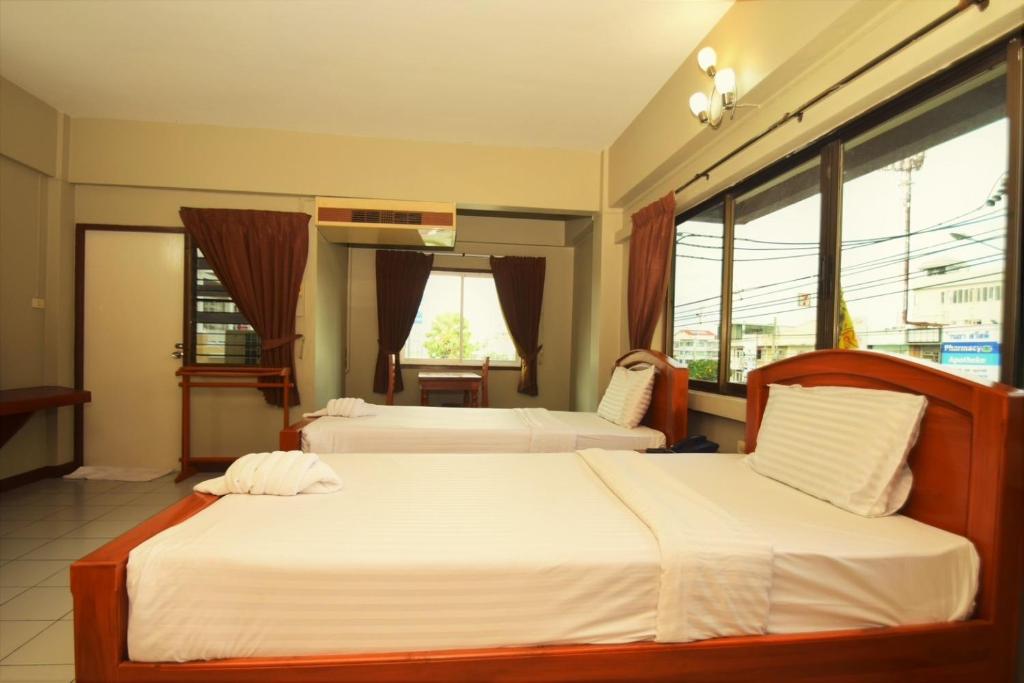 Postel nebo postele na pokoji v ubytování Best LD Hotel โรงแรมเบส แอลดี