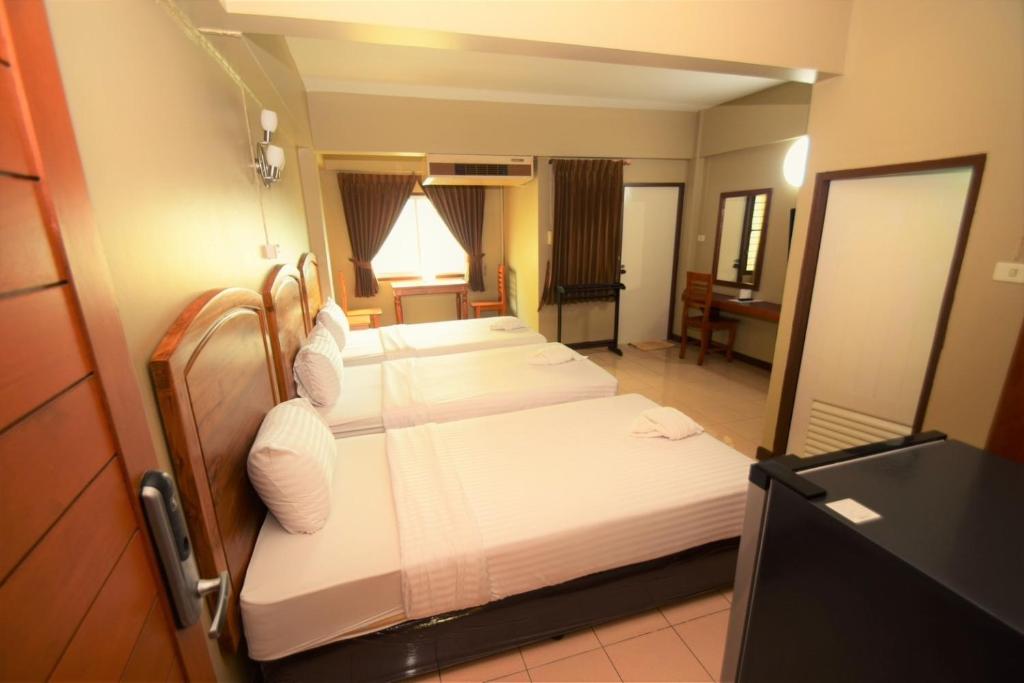 Postel nebo postele na pokoji v ubytování Best LD Hotel โรงแรมเบส แอลดี