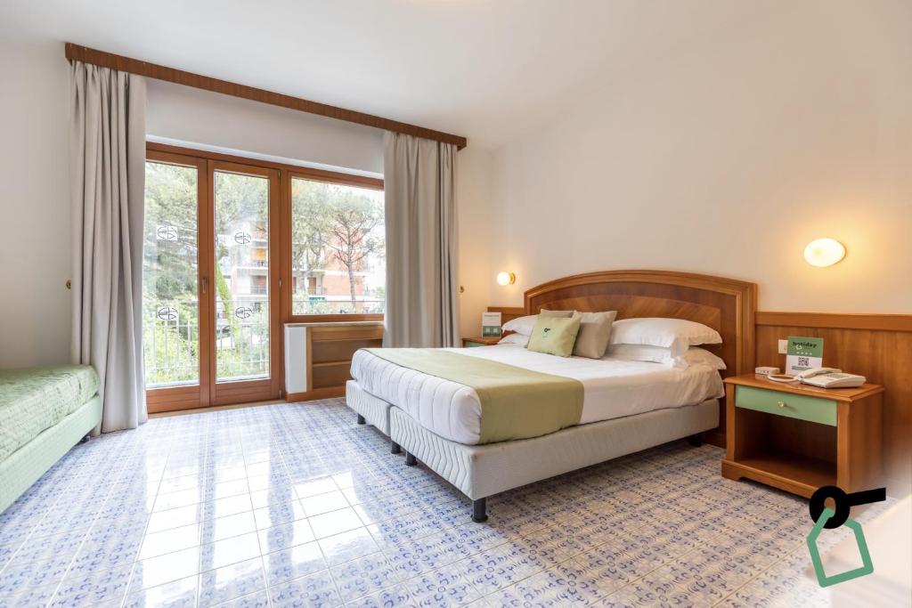 Postel nebo postele na pokoji v ubytování HOTIDAY Room Collection - Sorrento