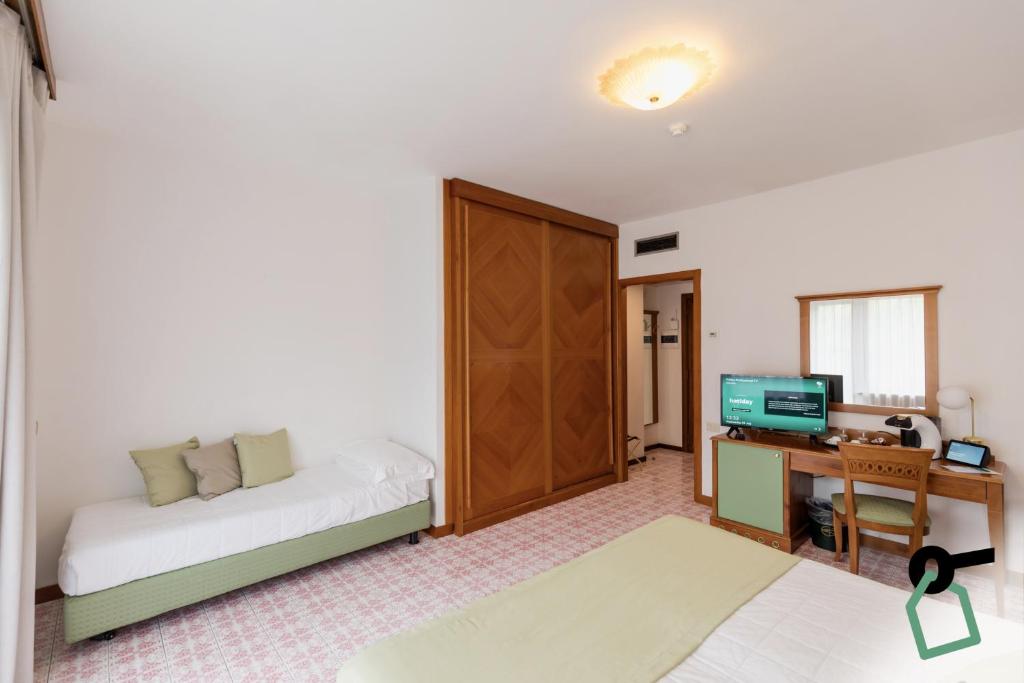 Postel nebo postele na pokoji v ubytování HOTIDAY Room Collection - Sorrento