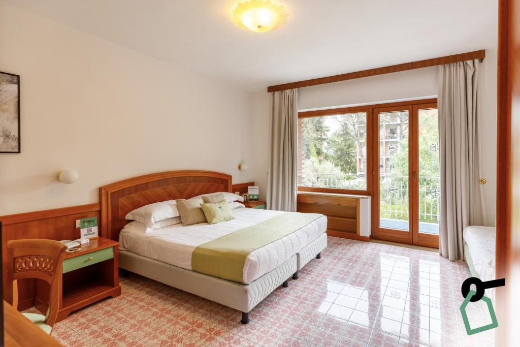 Postel nebo postele na pokoji v ubytování HOTIDAY Room Collection - Sorrento