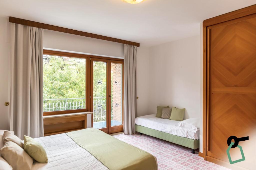 Postel nebo postele na pokoji v ubytování HOTIDAY Room Collection - Sorrento