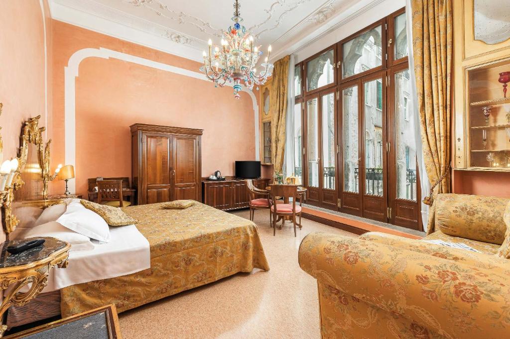 Postel nebo postele na pokoji v ubytování Hotel San Moisè