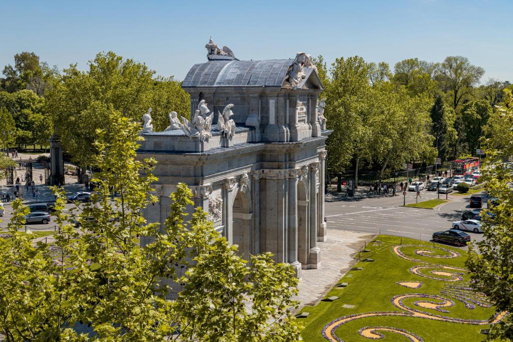 
Suite with City View
