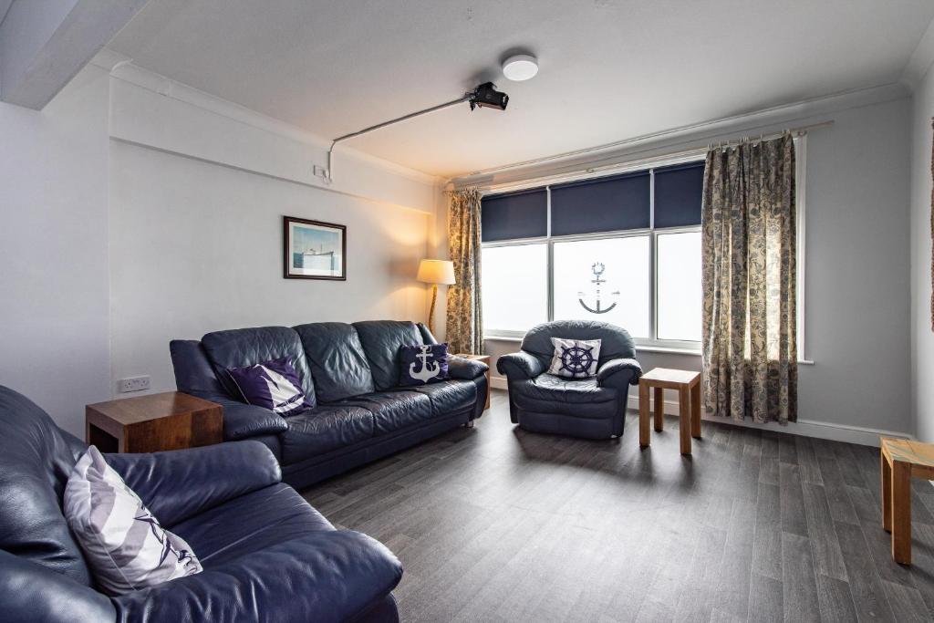 Χώρος καθιστικού στο Maritime House One - 4BR for 10 Near City Centre