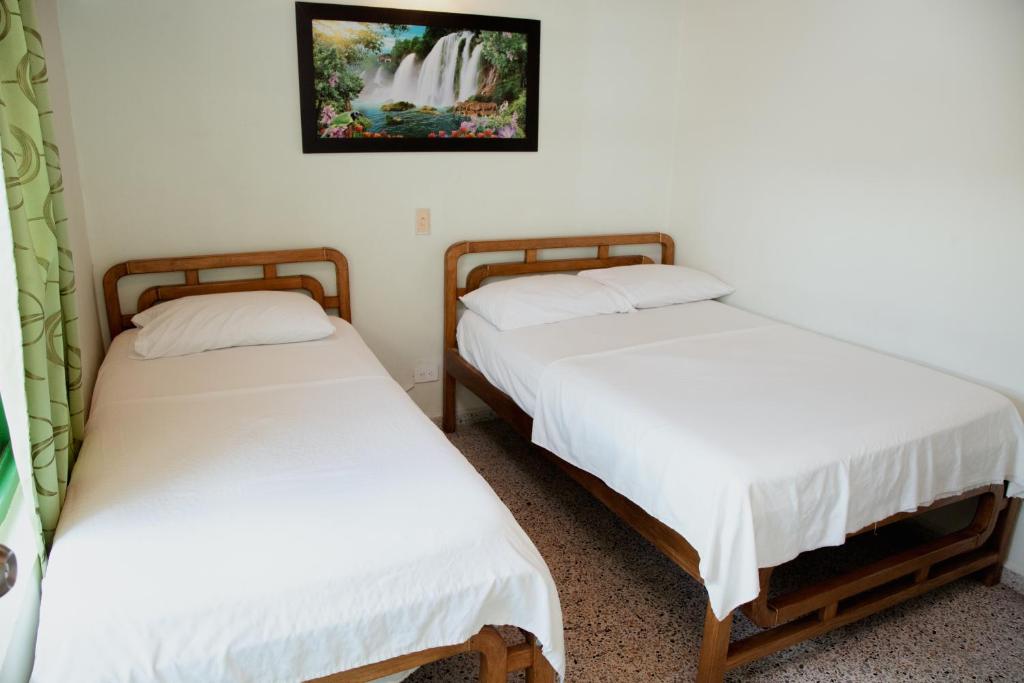 Postel nebo postele na pokoji v ubytování Hotel Casa Verde Guatapé