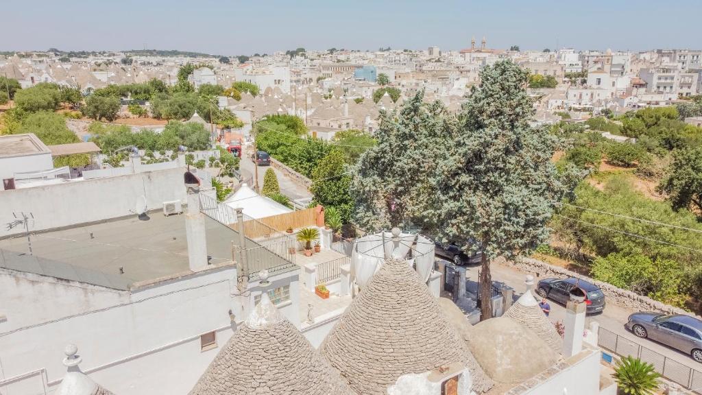 Widok na miasto Alberobello z tego domu wakacyjnego