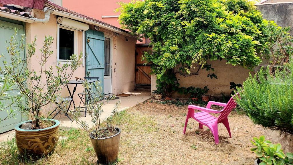 Photo de la galerie de l'établissement Jolie maisonnette en bord de mer avec jardin, à Marseille