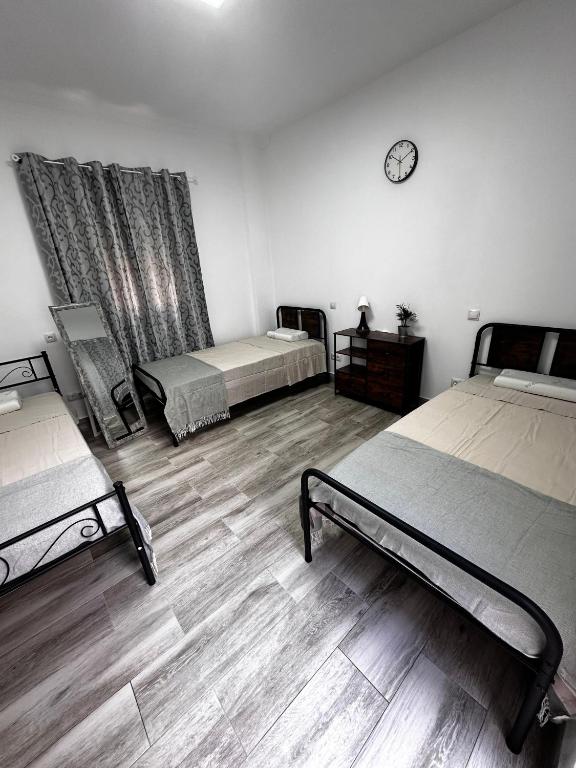 Ένα ή περισσότερα κρεβάτια σε δωμάτιο στο Amplia casa entera con patio y terraza para familia y grupo de amigos
