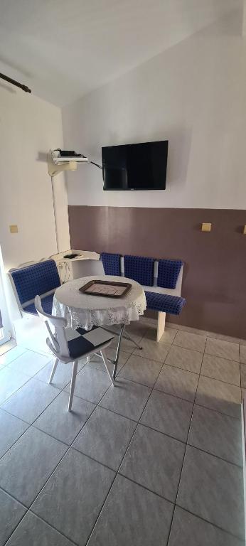 Apartments Laura - One-Bedroom Apartment With Balcony And Sea View