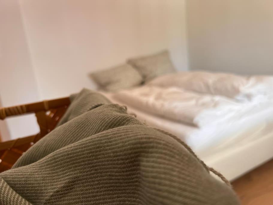 Postel nebo postele na pokoji v ubytování Wunderschöne Wohnung in perfekter Lage