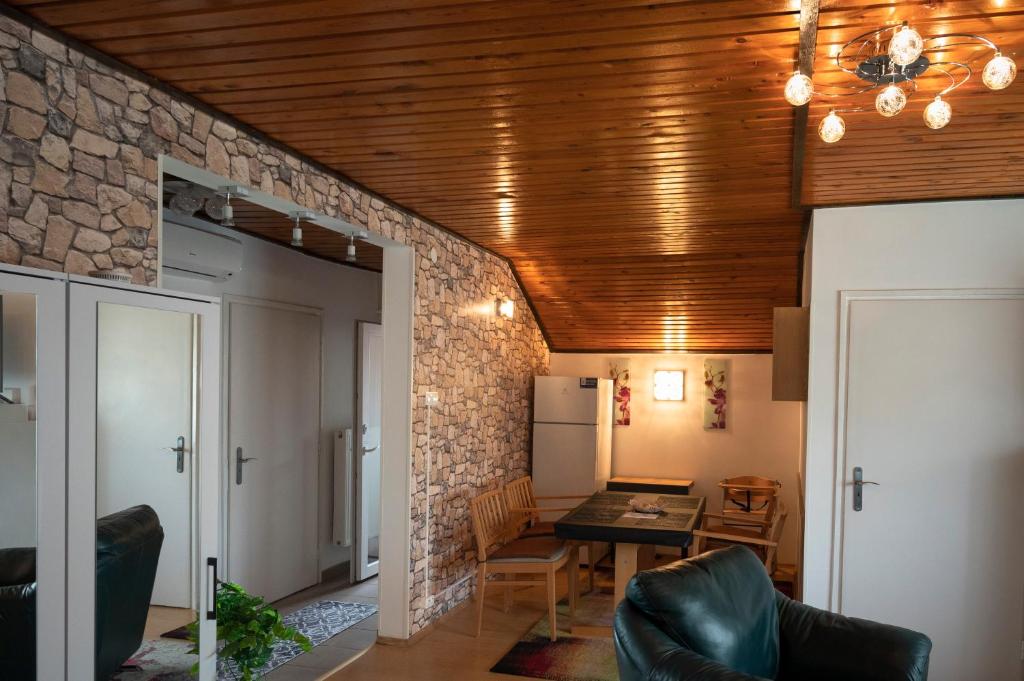 Posezení v ubytování Dózsa Apartman