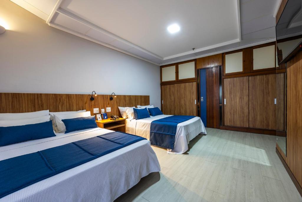 Postel nebo postele na pokoji v ubytování Fiesta Bahia Hotel