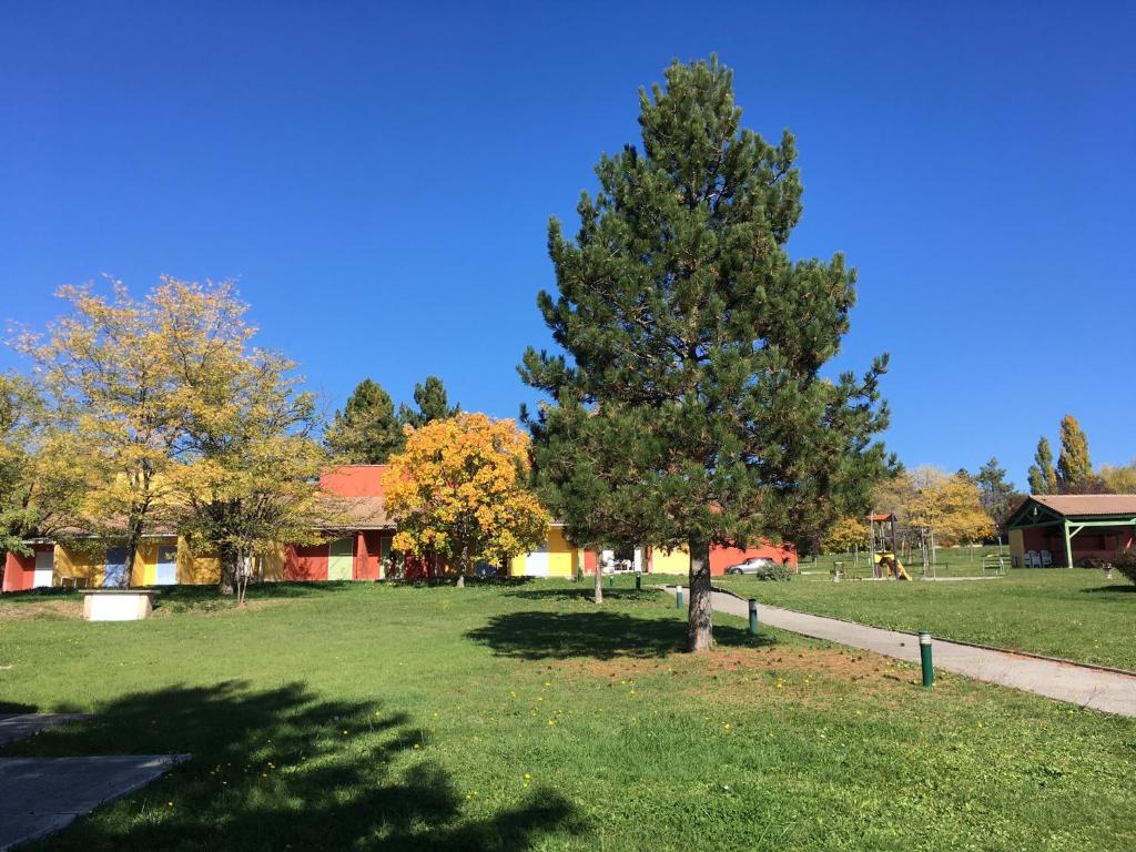 Photo de la galerie de l'établissement Le Pré carré - pavillons de vacances, à Saint-Étienne-les-Orgues